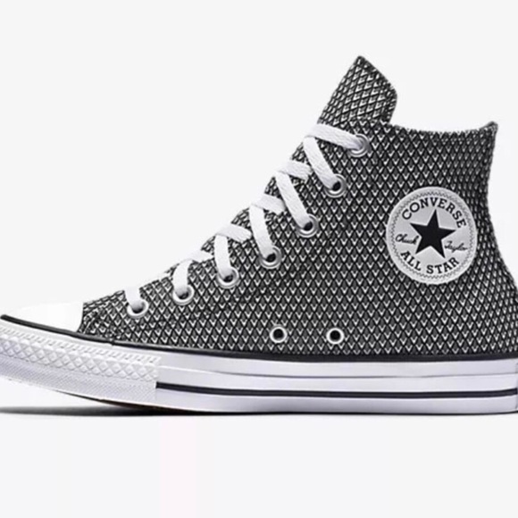 ❤️1 HOUR SALE Converse black white hi top shoes - Picture 2 of 5